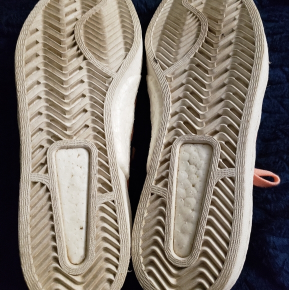 👟 Like New Peach W/Black Adidas Boost uni-sex sneakers 👟 - Picture 8 of 8